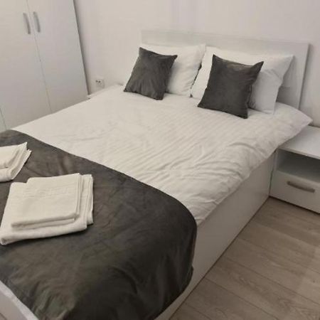 Apartament De Lux Bacau Bagian luar foto