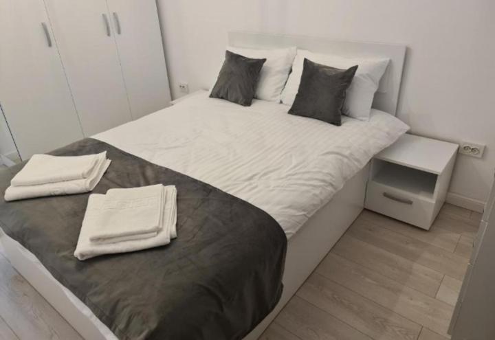 Apartament De Lux Bacau Bagian luar foto