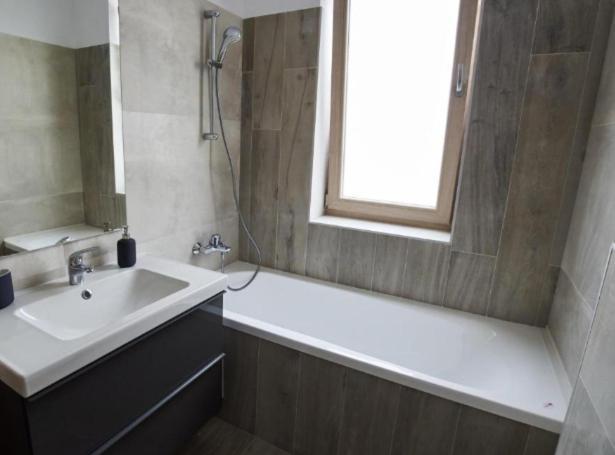 Apartament De Lux Bacau Bagian luar foto
