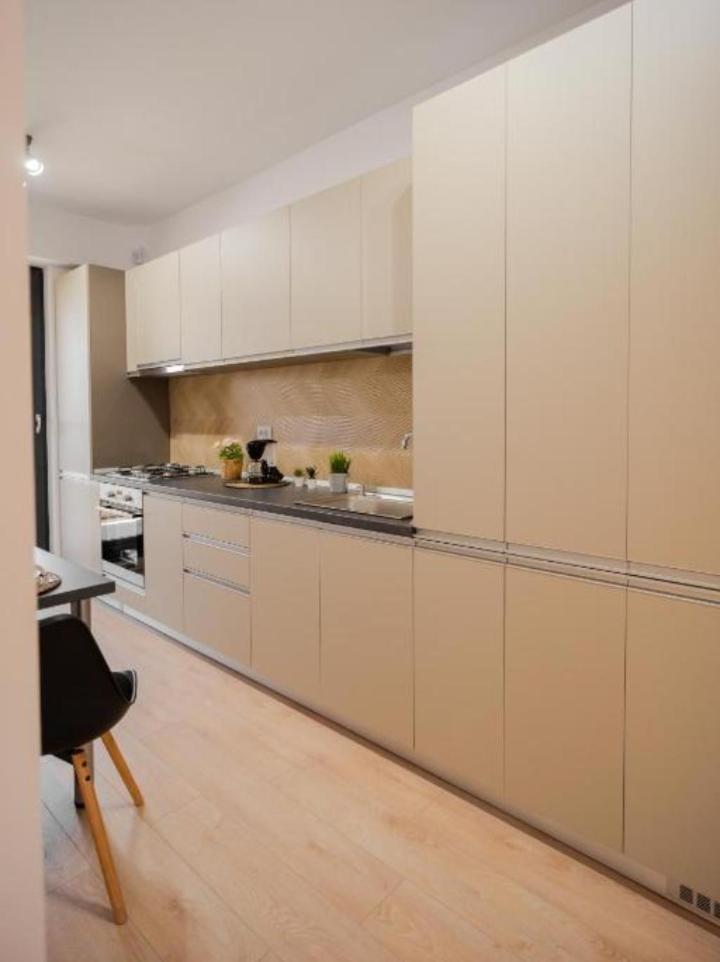 Apartament De Lux Bacau Bagian luar foto